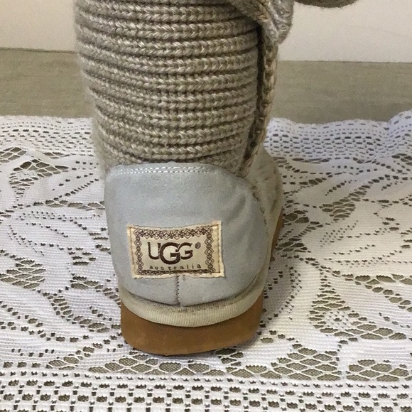 UGG knitted boots with 3 wooden buttons, cream/tan with grey heel - Picture 4 of 16